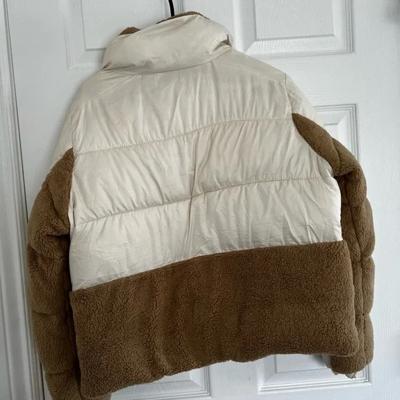 NWOT Columbia Women's Puffer Jacket in Cream and Brown - Picture 4 of 4